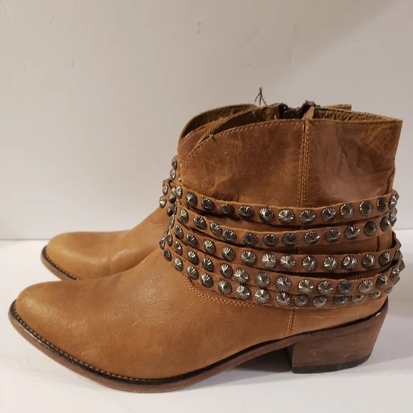 Steven x Steve Madden Mexico Leather Rivet Strapped Tan Ankle Boots Sz 11 - Picture 2 of 7